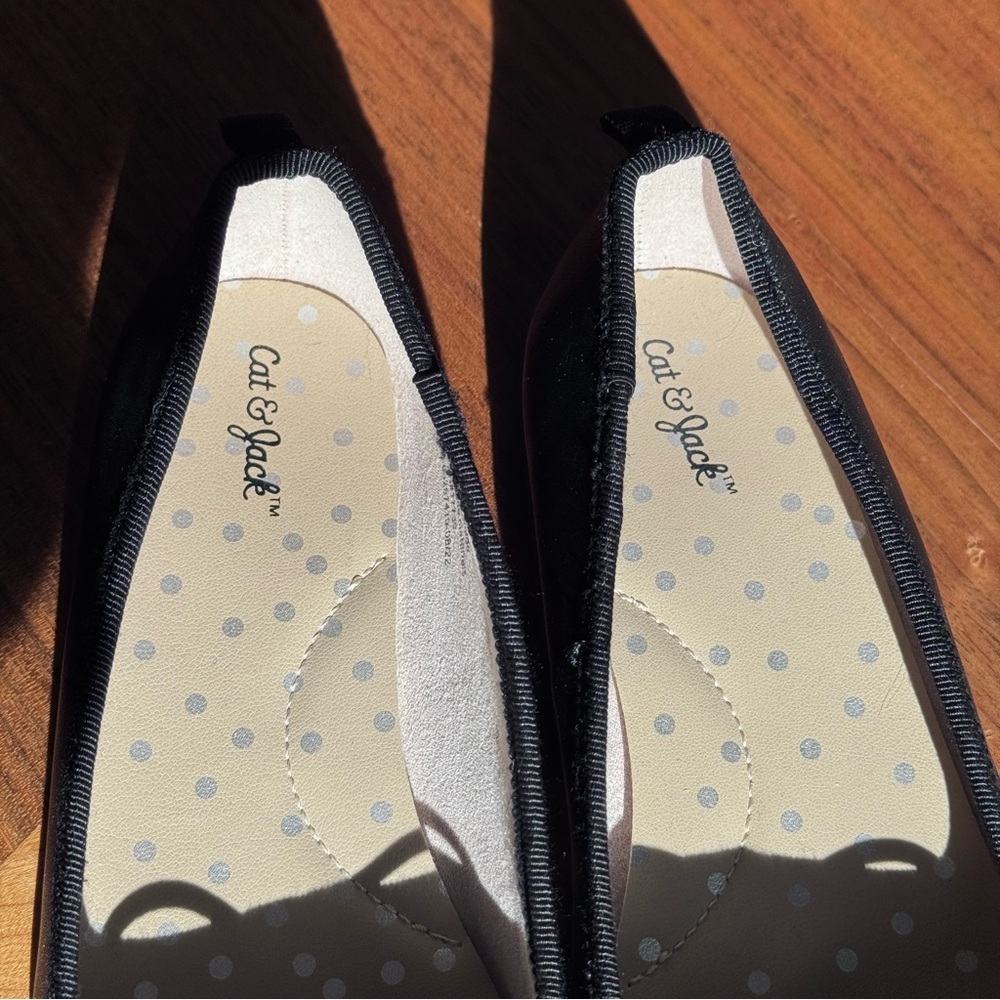 Cat & Jack Kids' Slip-On Ballet Flats in Black. Size 13 - Picture 5 of 9